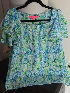 Lilly Pulitzer Devina Top Out to Play. Size Medium.